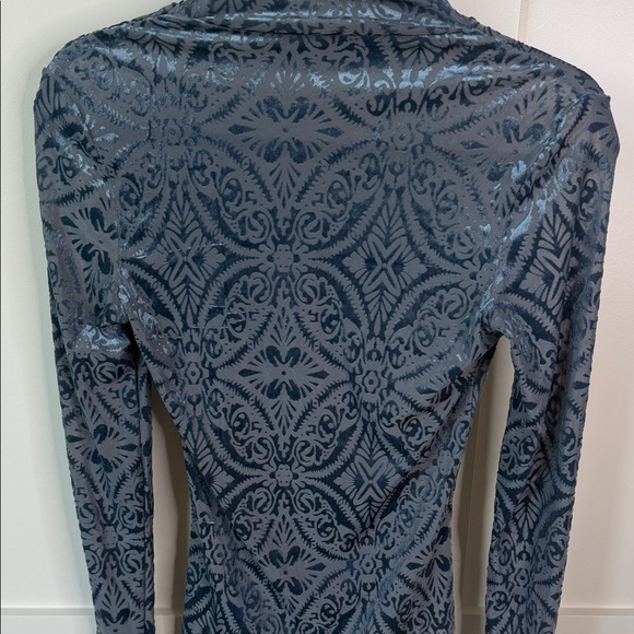 Soft Blue Patterned Blouse - Picture 4 of 4